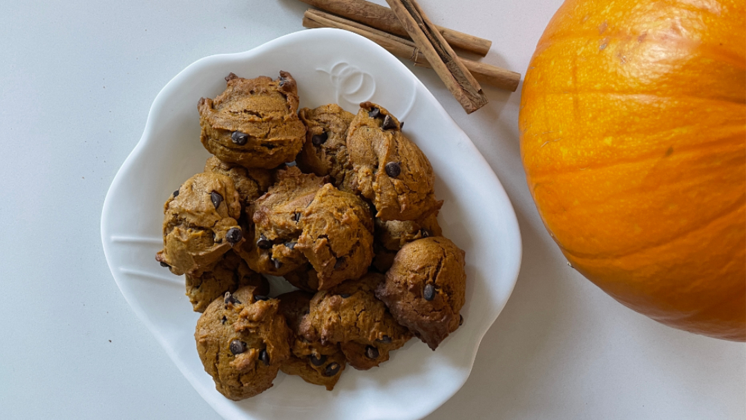 Pumpkin chocolate chip cookies